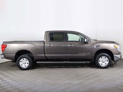 Used 2017 Nissan Titan SV image 15