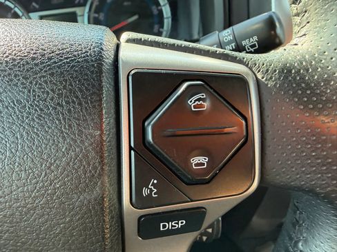 Used 2018 Toyota 4Runner SR5 AWD/4WD image 15
