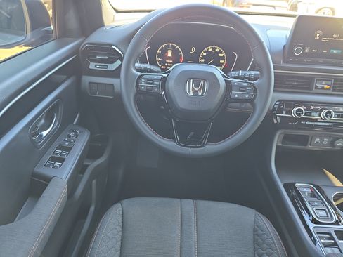 Used 2023 Honda Pilot Sport image 15