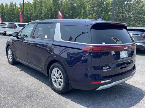Used 2023 Kia Carnival LX FWD image 4