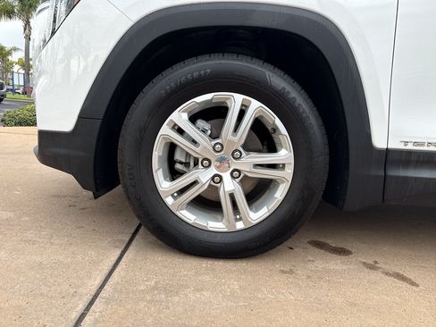 Used 2024 GMC Terrain SLE FWD image 20