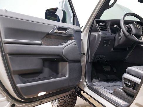 Used 2026 Lexus GX 550 w/ Accessory Package (2T) image 27