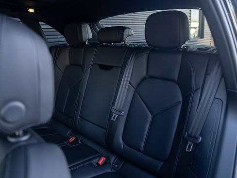 Certified 2025 Porsche Macan image 20