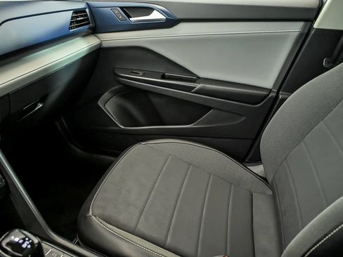 Certified 2023 Volkswagen Taos SE w/ Panoramic Sunroof Package AWD/4WD image 23