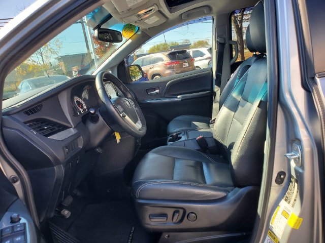 Used 2015 Toyota Sienna SE FWD image 16
