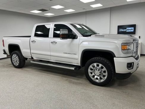 Used 2019 GMC Sierra 2500 Denali w/ Duramax Plus Package AWD/4WD image 72