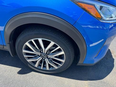 Used 2024 Nissan Kicks SV FWD image 3