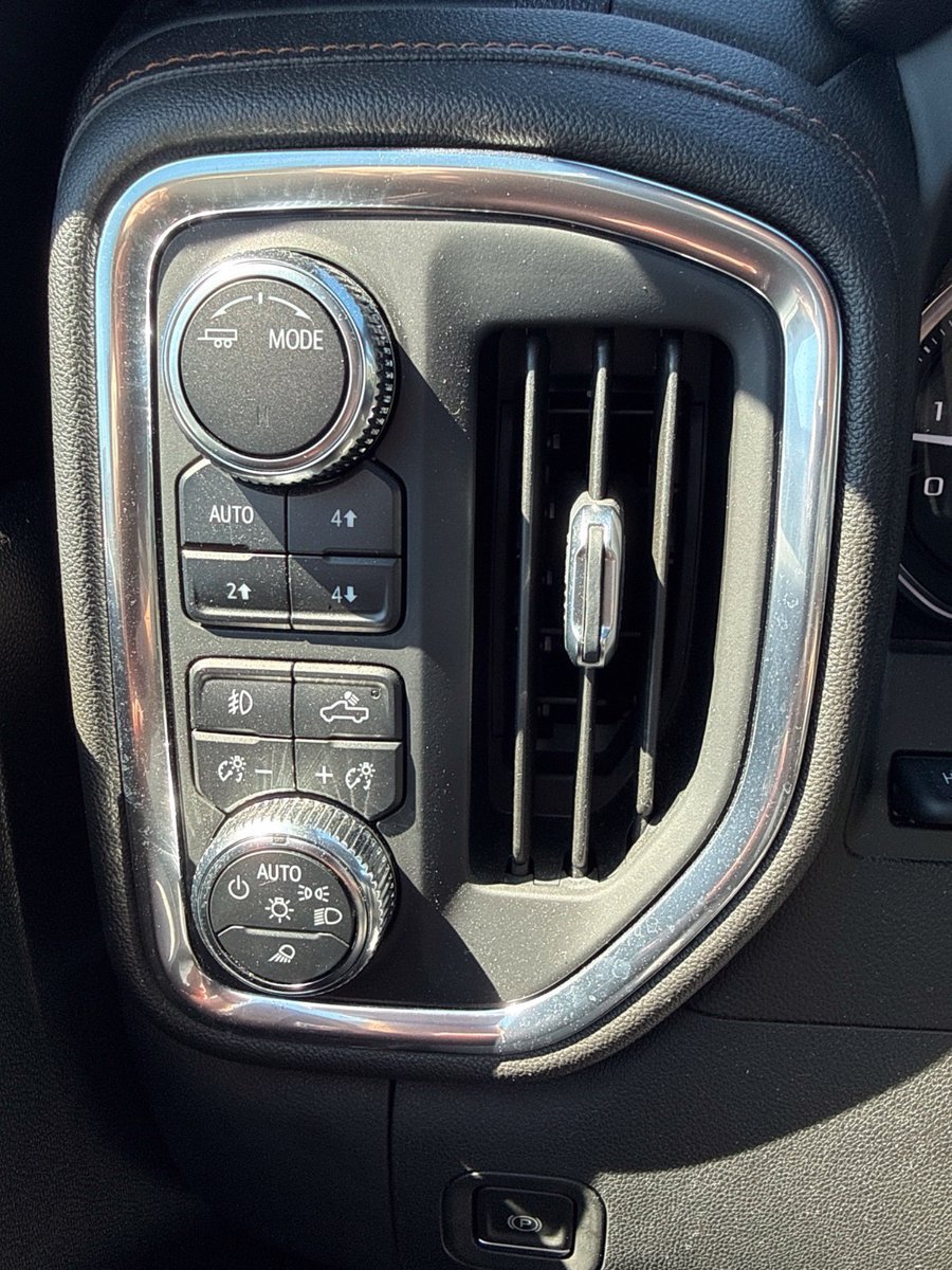 Used 2022 GMC Sierra 2500 AT4 w/ AT4 Premium Plus Package AWD/4WD image 16
