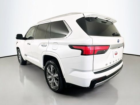 Used 2023 Toyota Sequoia Capstone image 7
