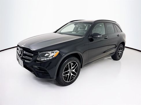 Used 2018 Mercedes-Benz GLC 300 4MATIC image 3