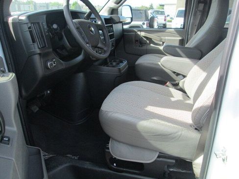 Used 2025 Chevrolet Express 3500 LT w/ LT Preferred Equipment Group RWD image 5
