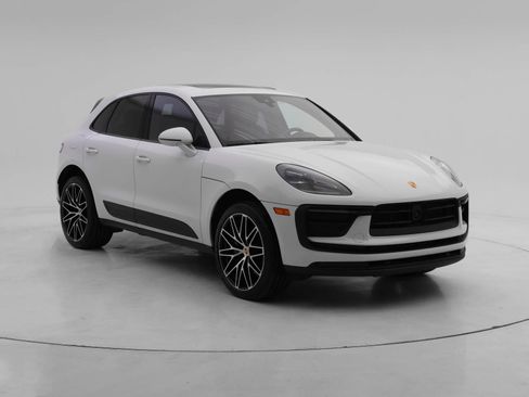 Used 2024 Porsche Macan image 9