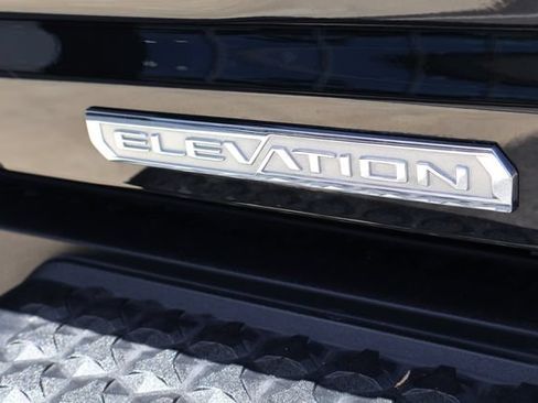 Used 2024 GMC Canyon Elevation w/ Elevation Premium Package AWD/4WD image 8
