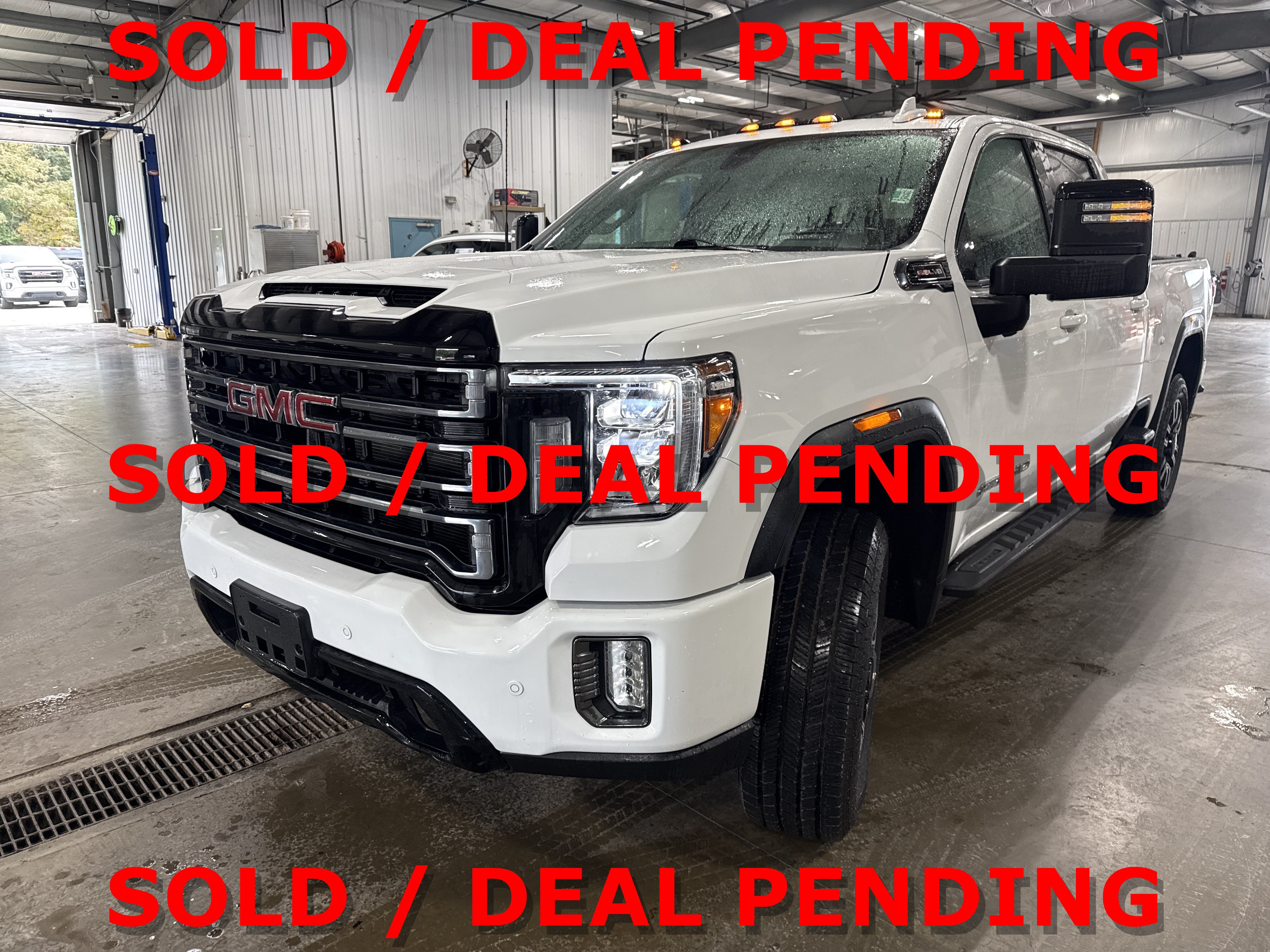 Used 2022 GMC Sierra 2500 AT4 w/ AT4 Premium Plus Package AWD/4WD image 6