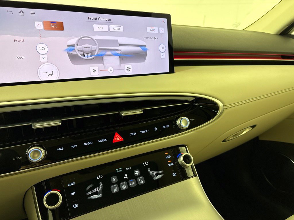 New 2027 Genesis GV70 2.5T Select AWD/4WD image 32