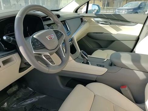 Used 2017 Cadillac XT5 Premium Luxury w/ LPO, Wheel Lock Package image 9