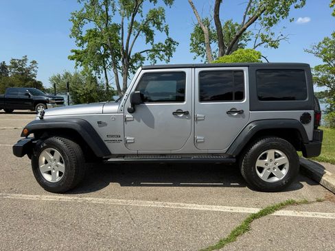 Used 2013 Jeep Wrangler Unlimited Sport AWD/4WD image 8