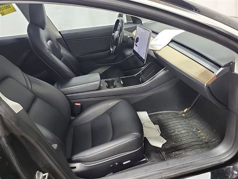 Used 2018 Tesla Model 3 Mid Range image 9