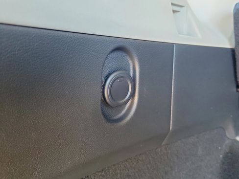 Certified 2021 Nissan Rogue SV w/ Premium Package image 8