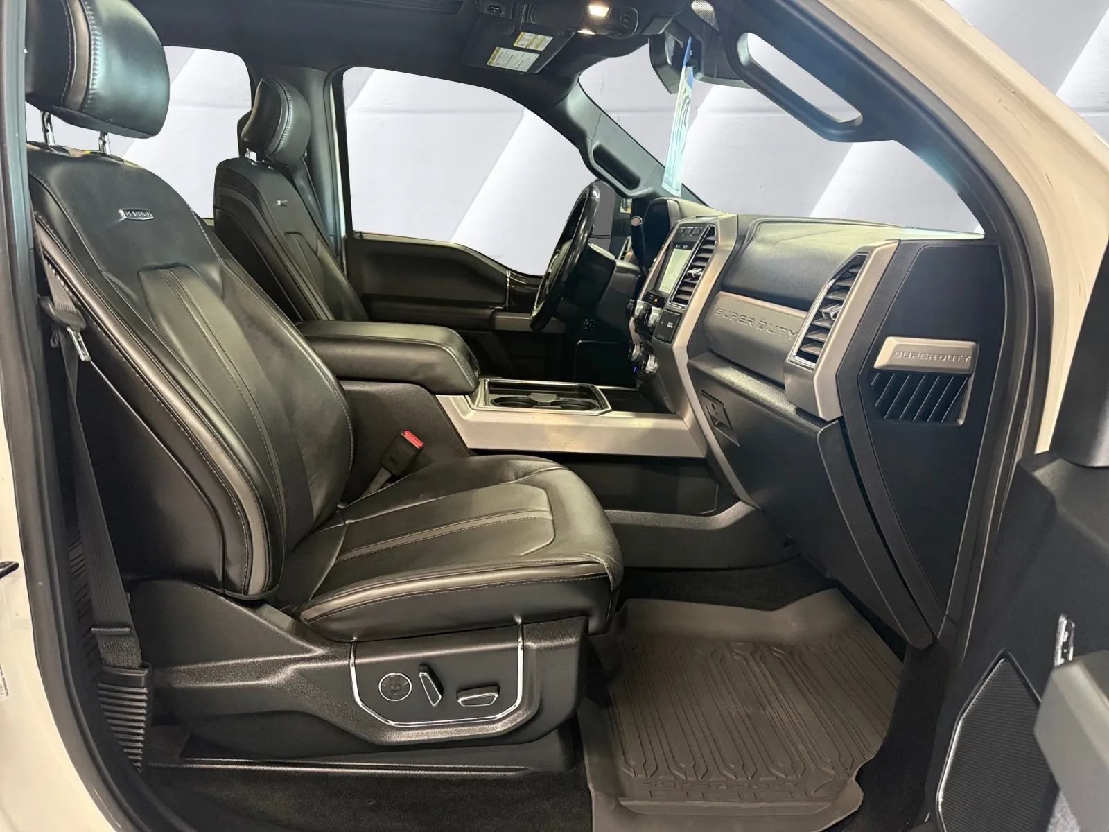 Used 2017 Ford F350 Platinum w/ Platinum Ultimate Package AWD/4WD image 17