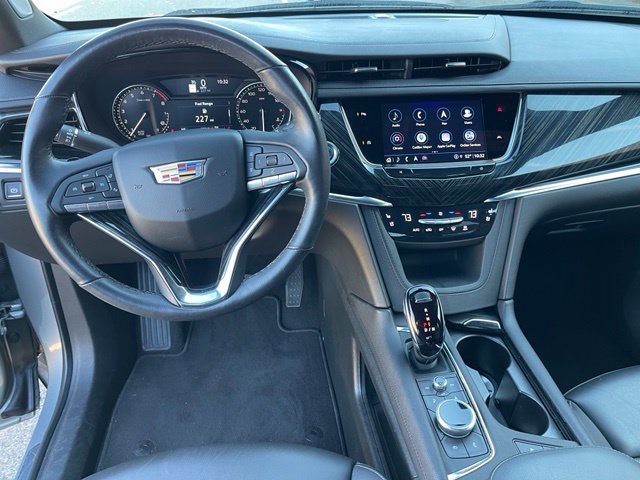 Used 2025 Cadillac XT6 Premium Luxury AWD/4WD image 13