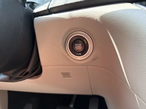 Used 2023 Chrysler Pacifica Touring-L FWD image 40