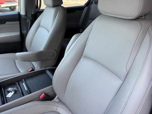 Certified 2024 Honda Odyssey EX-L image 14