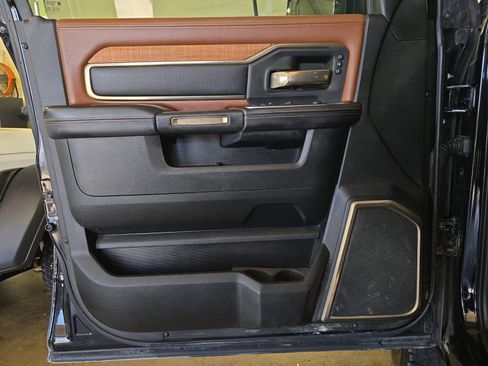 Used 2022 RAM 2500 Limited AWD/4WD image 19