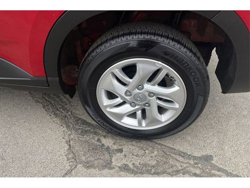 Used 2023 Hyundai Venue SE FWD image 17