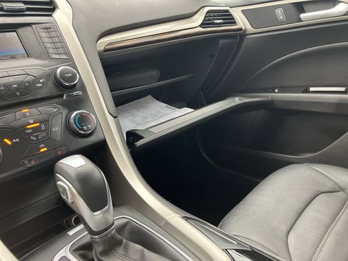 Used 2014 Ford Fusion SE w/ Equipment Group 202A image 25