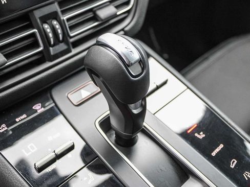 Used 2022 Porsche Macan AWD/4WD image 20