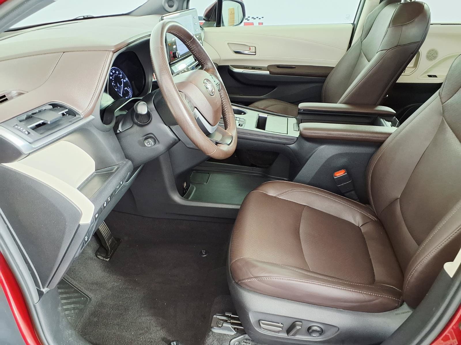 Used 2022 Toyota Sienna Platinum AWD/4WD image 7
