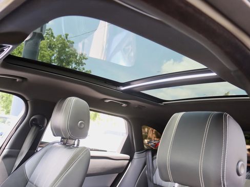 Used 2018 Land Rover Range Rover Velar R-Dynamic SE image 31