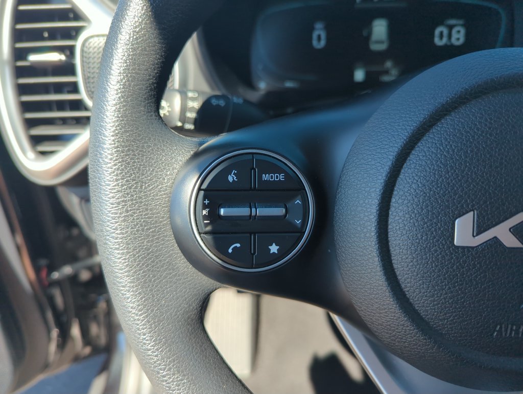 Used 2025 Kia Soul LX FWD image 24