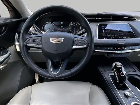 Used 2023 Cadillac XT4 Luxury FWD image 6