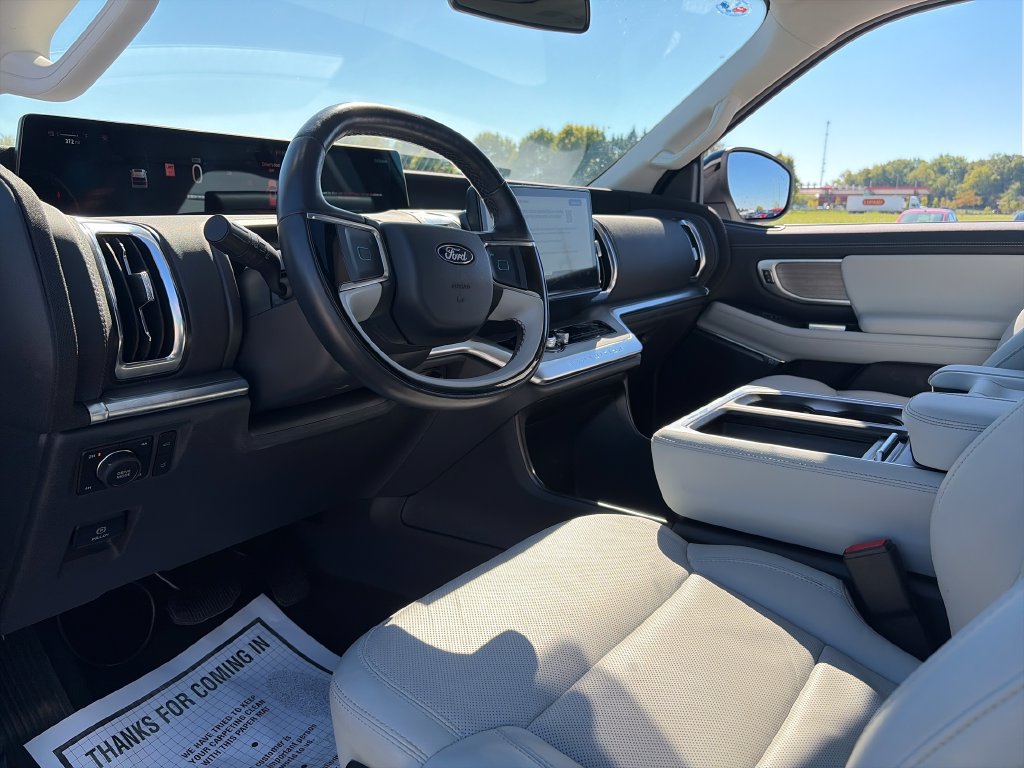 Used 2025 Ford Expedition Max Platinum w/ Driver's Package AWD/4WD image 16