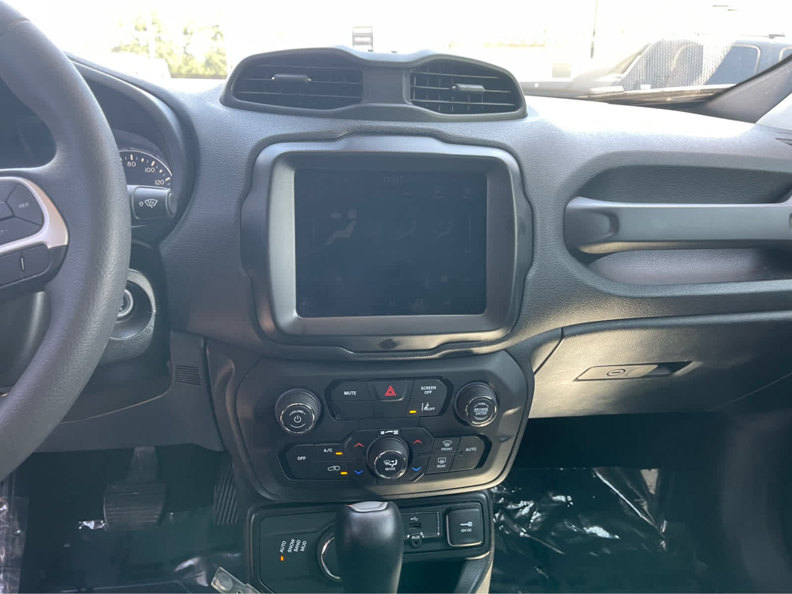 Used 2023 Jeep Renegade Latitude AWD/4WD image 16