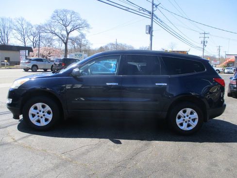 Used 2011 Chevrolet Traverse LS image 4