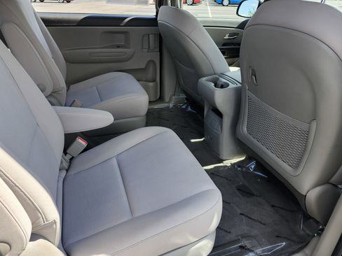 Used 2020 Kia Sedona L FWD image 19