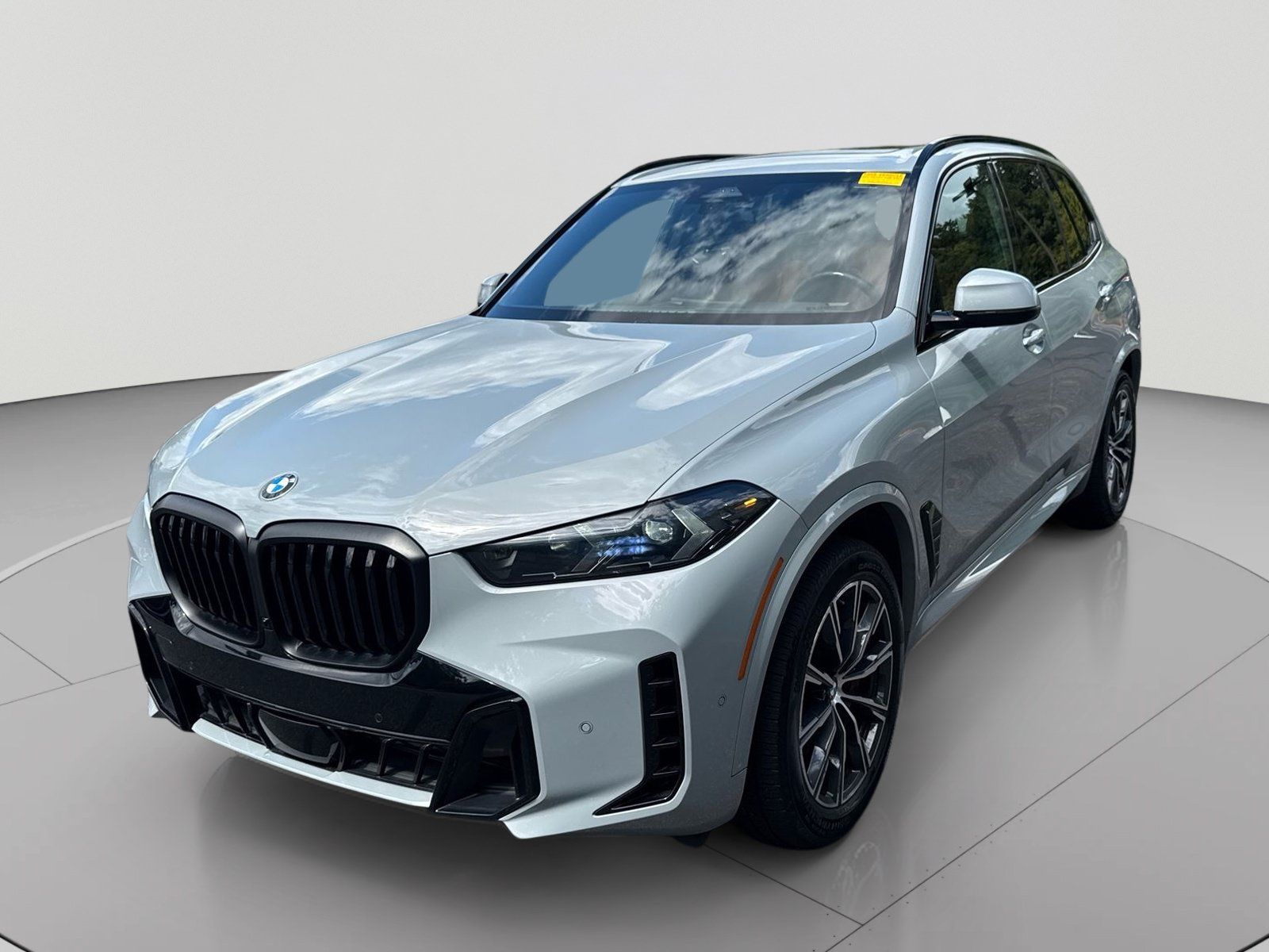Used 2025 BMW X5 xDrive40i w/ M Sport Package AWD/4WD image 13