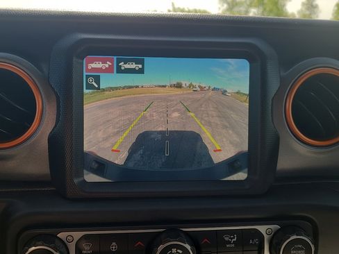 Used 2020 Jeep Gladiator Mojave AWD/4WD image 23