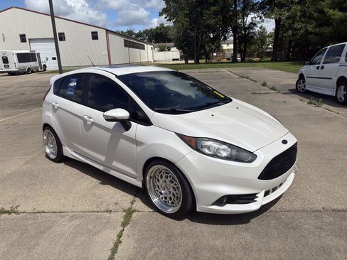Used 2016 Ford Fiesta ST FWD image 2