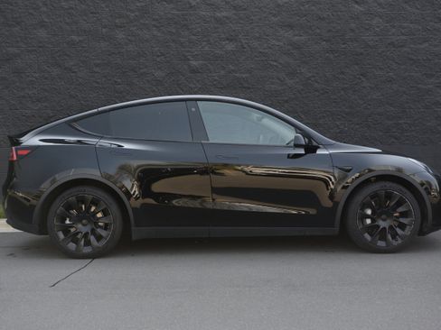 Used 2021 Tesla Model Y Long Range image 7