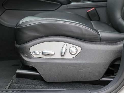 Certified 2026 Porsche Macan Turbo AWD/4WD image 44