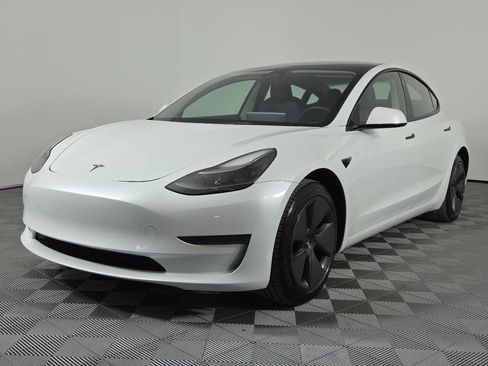 Used 2023 Tesla Model 3 Standard Range RWD image 3