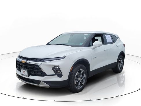 Certified 2025 Chevrolet Blazer LT FWD image 2