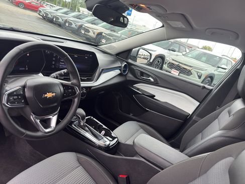 Used 2024 Chevrolet Trax LT w/ Driver Confidence Package FWD image 25
