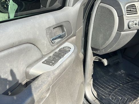 Used 2009 Chevrolet Avalanche LS image 15