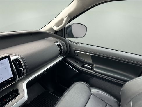 Certified 2025 Ford Expedition Max Platinum image 18