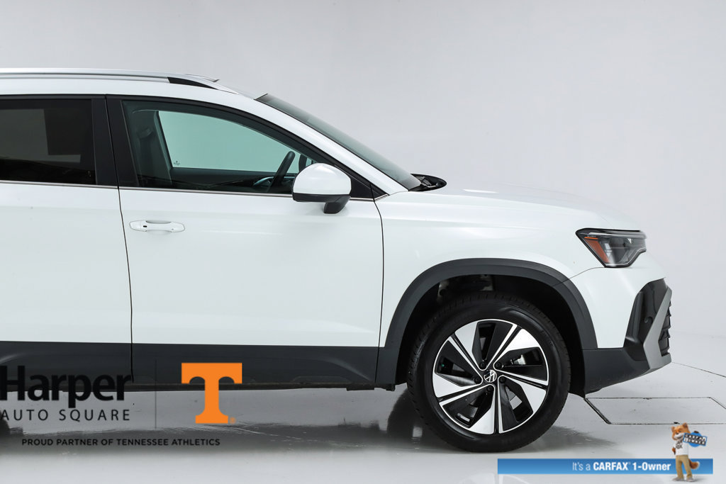Used 2025 Volkswagen Taos SE w/ Panoramic Sunroof Package AWD/4WD image 12